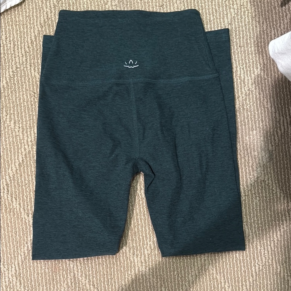 Beyond Yoga Gray and Green High-Rise Leggings xs